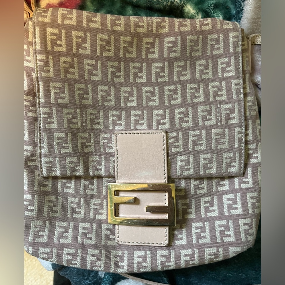 🎉Host Pick🎉Authenticated Fendi Zucchino Cross-Body bag